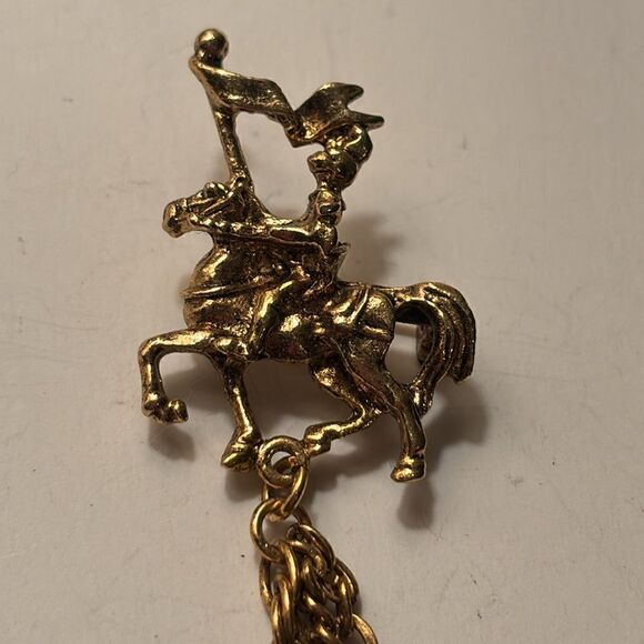 Vintage Gold Tone Knight and Fleur De Lis Sweater Cloak Pin - Picture 2 of 7